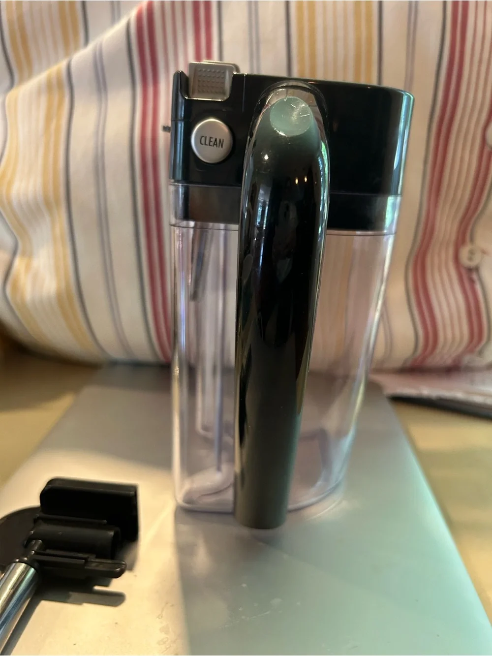 De'Longhi milk tank assembly/ frother